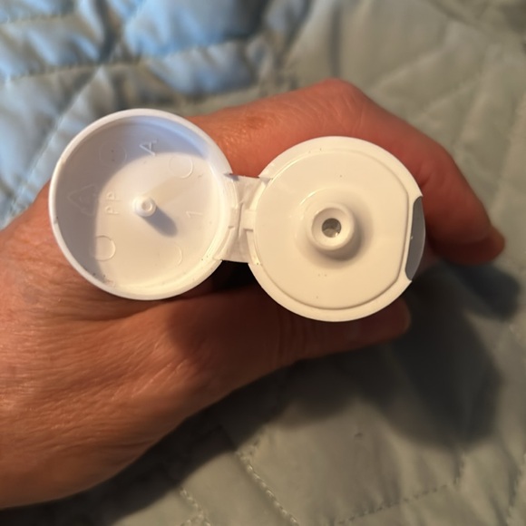 NWT Cake, Deserted Island hand lotion, 30g, coconut and mango, cruelty free 🐇❤️ - Picture 2 of 3